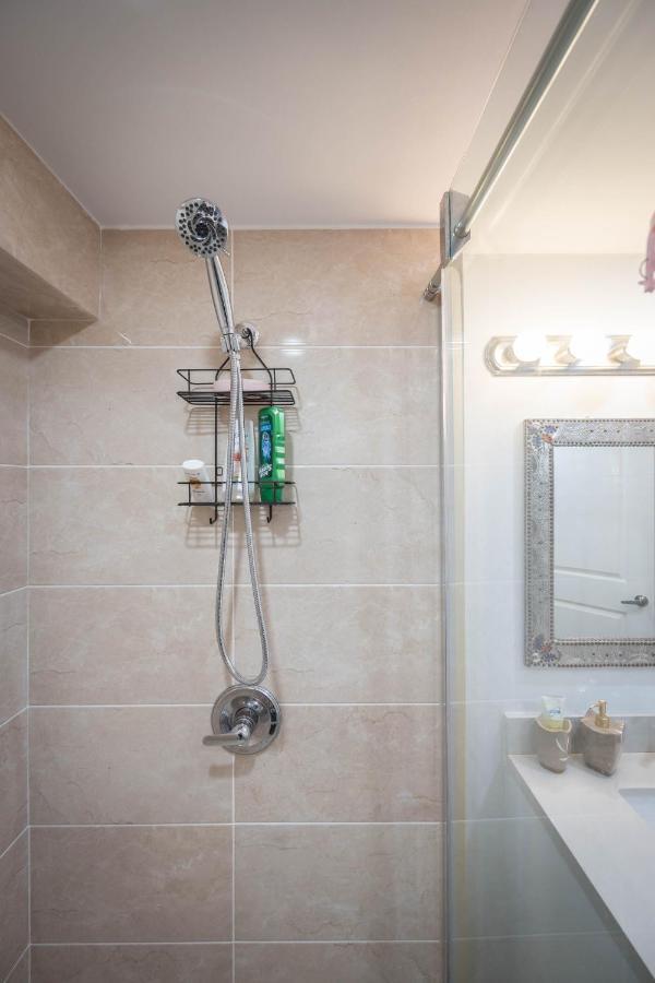 Bright Parkdale Court - Little Portugal W/ Free Parking Apartment Toronto Ngoại thất bức ảnh