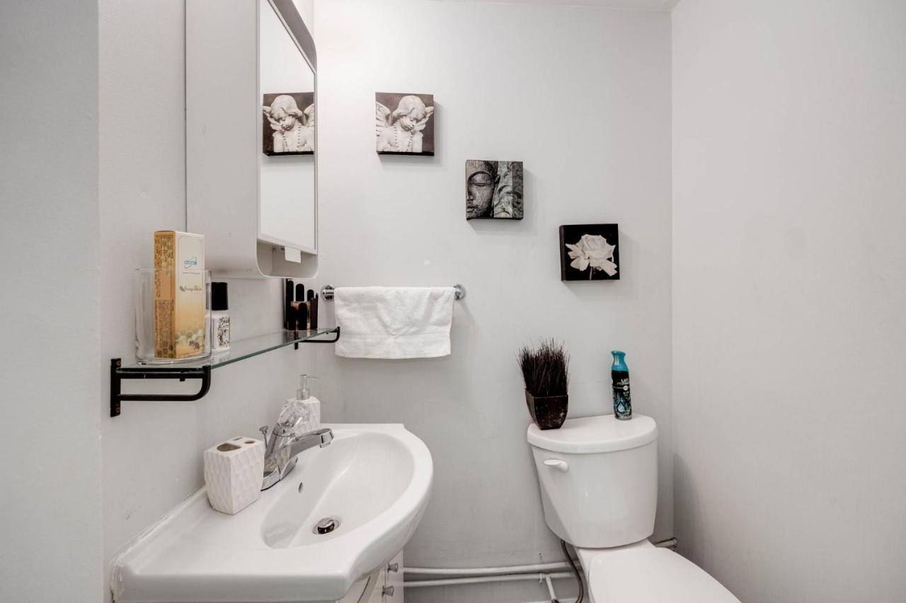 Bright Parkdale Court - Little Portugal W/ Free Parking Apartment Toronto Ngoại thất bức ảnh