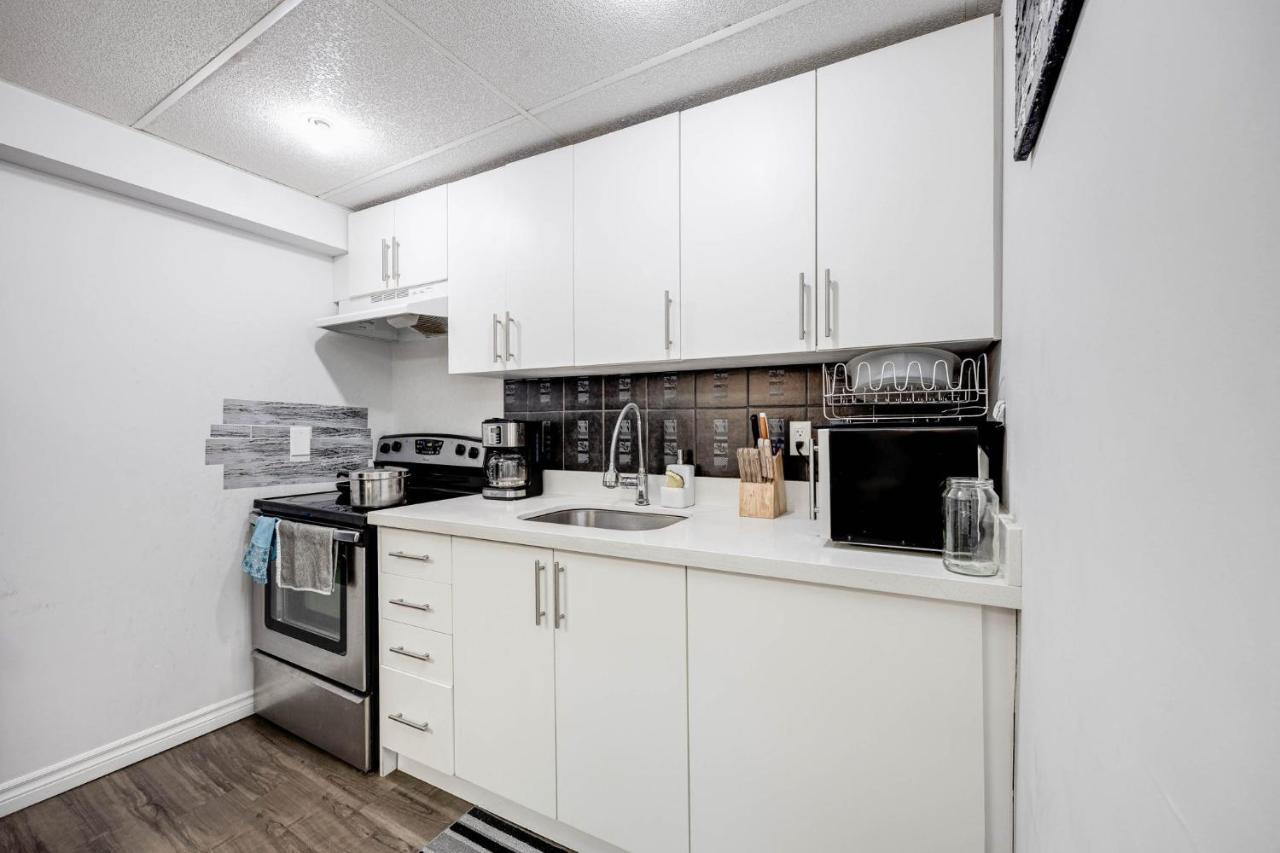 Bright Parkdale Court - Little Portugal W/ Free Parking Apartment Toronto Ngoại thất bức ảnh